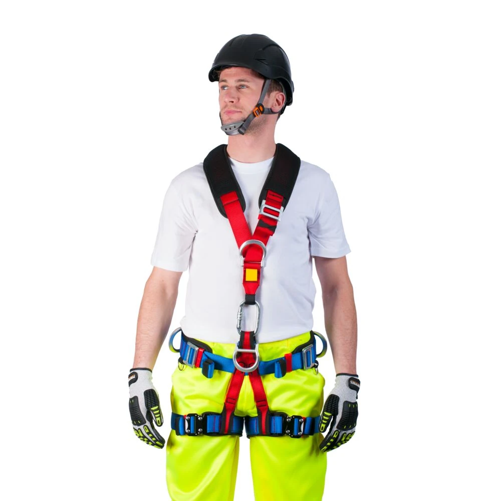 Φωτογραφία με μοντέλο του FP19 - Portwest 4 Point Harness Comfort Plus σε Red χρώμα