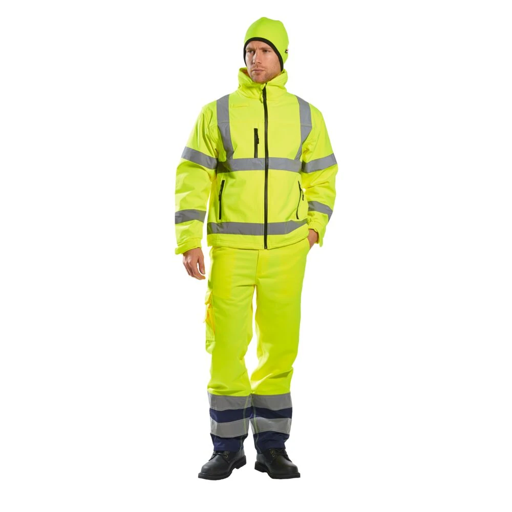 Φωτογραφία με μοντέλο του S424 - Μπουφάν Hi-Vis Classic Softshell (3L) σε Yellow χρώμα