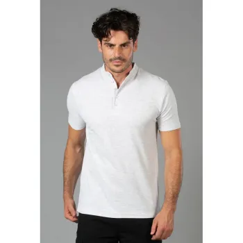Φωτογραφία από Kuwait Man - Ανδρικό πόλο με γιακά μανδαρίνου σε χρώμα White