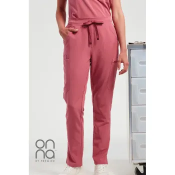 Κεντρική φωτογραφία από 'Relentless' - Γυναικείο ελαστικό cargo παντελόνι νοσηλευτικής Onna σε χρώμα Calm Pink