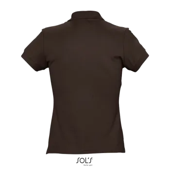 Φωτογραφία από πίσω από Passion - Γυναικείο πόλο πικέ σε χρώμα Chocolate