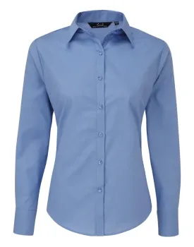 Φωτογραφία από μπροστά από PR300 - Γυναικείο μακρυμάνικο πουκάμισο από ποπλίνα σε χρώμα Mid Blue